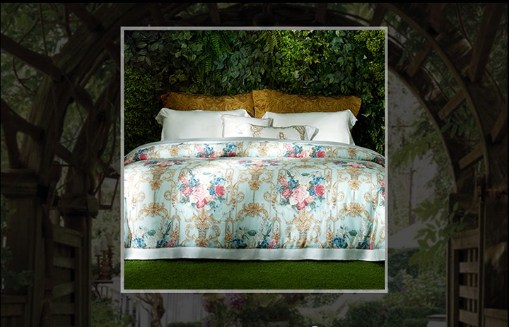 床上四件套选择以欧式田园色彩的卷草花纹