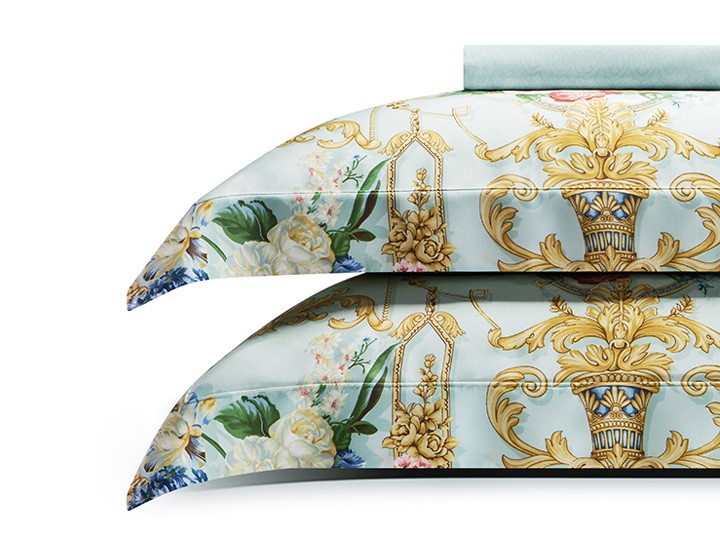 床上四件套在饰面工艺上结合了多种技巧