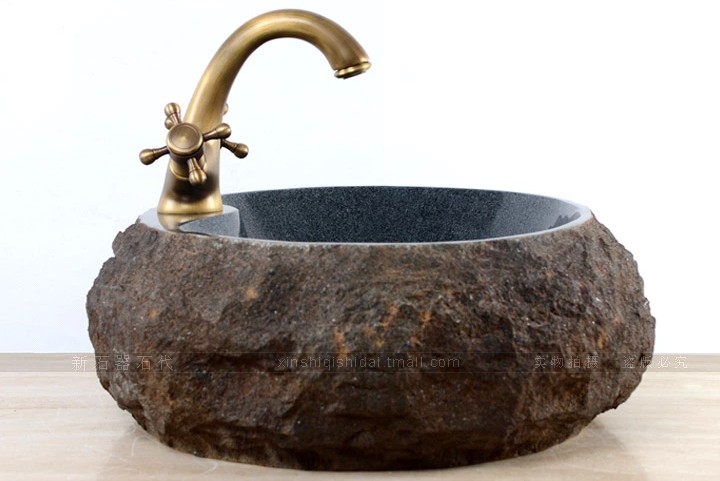 精美的青铜水龙头台上盆