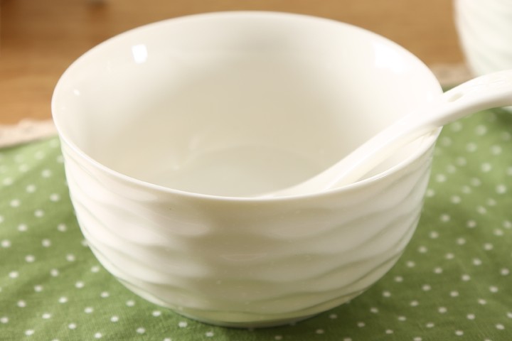 浮雕工艺瓷器碗具起到了防滑的作用